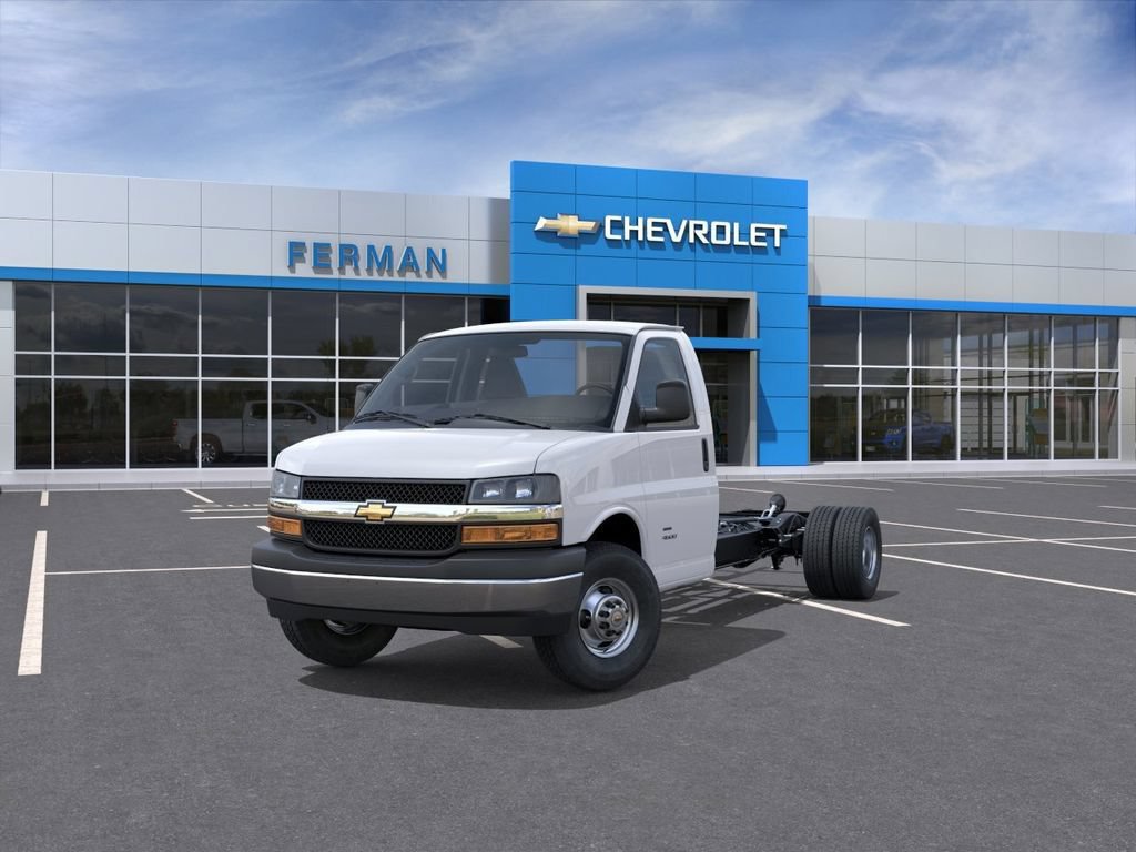 New 2026 Chevrolet Express 4500 w/ Power Convenience Package RWD image 9