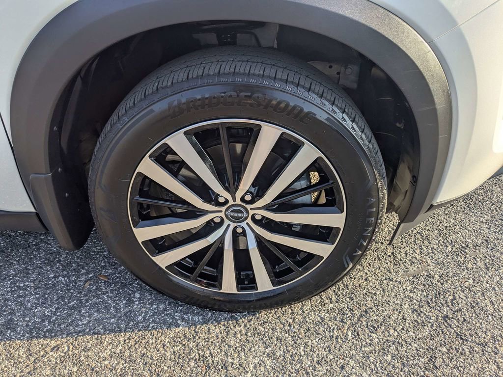 Used 2024 Nissan Pathfinder Platinum w/ Cargo Package FWD image 11