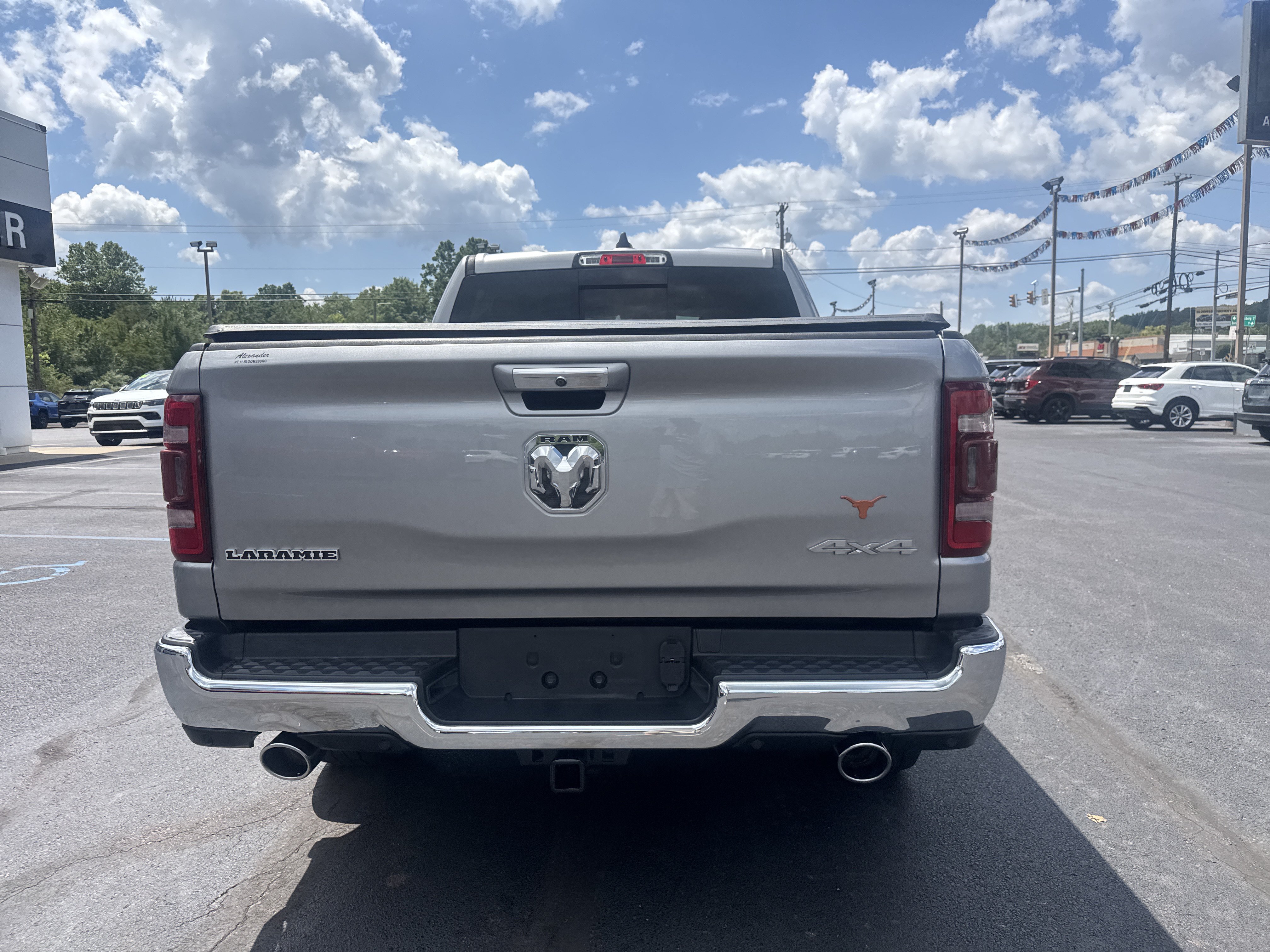 Used 2019 RAM 1500 Laramie AWD/4WD image 7