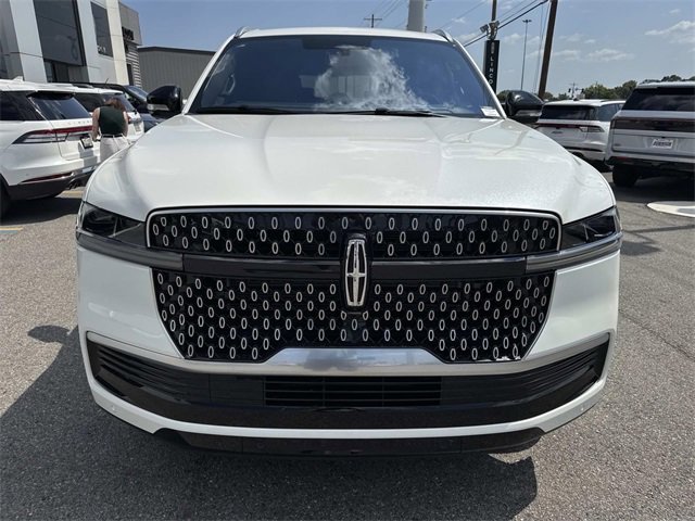 New 2025 Lincoln Navigator L Reserve image 2