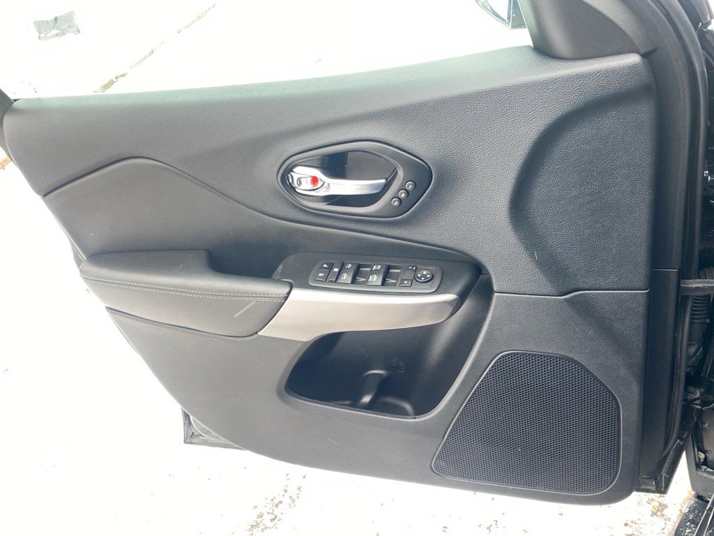 Used 2022 Jeep Cherokee Limited AWD/4WD image 21