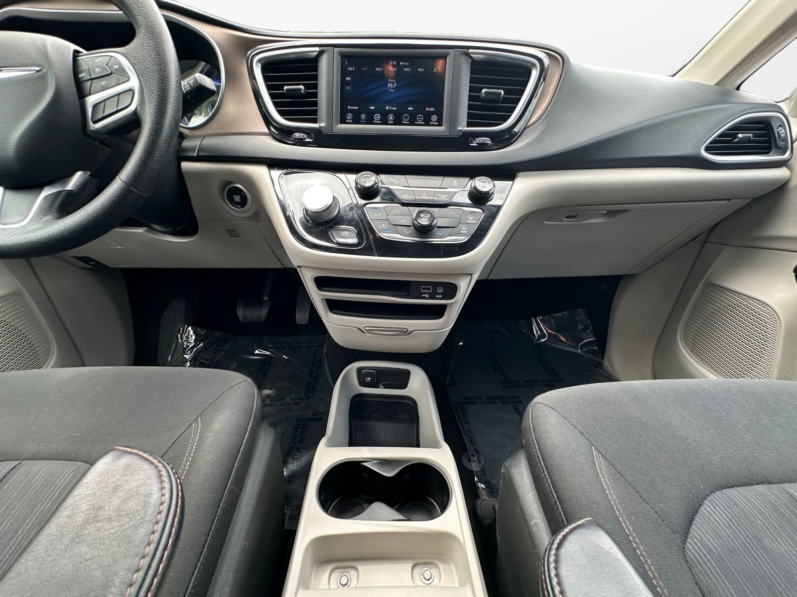 Used 2019 Chrysler Pacifica L FWD image 11