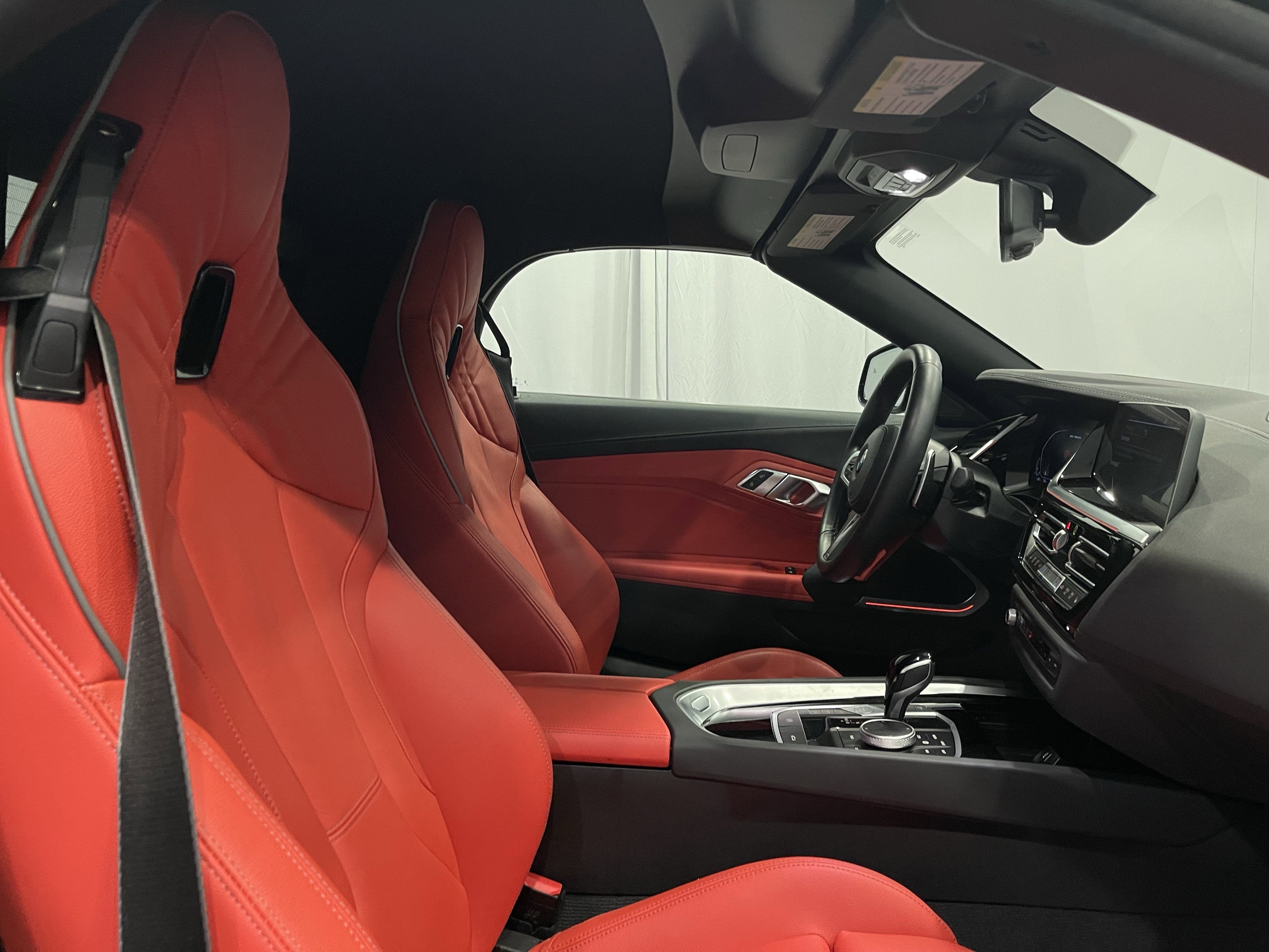 Used 2025 BMW Z4 M40i w/ Premium Package image 15