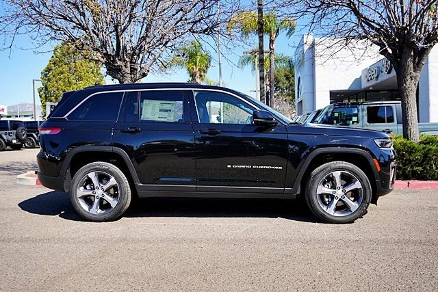 New 2026 Jeep Grand Cherokee Limited w/ Luxury Tech Group II image 7