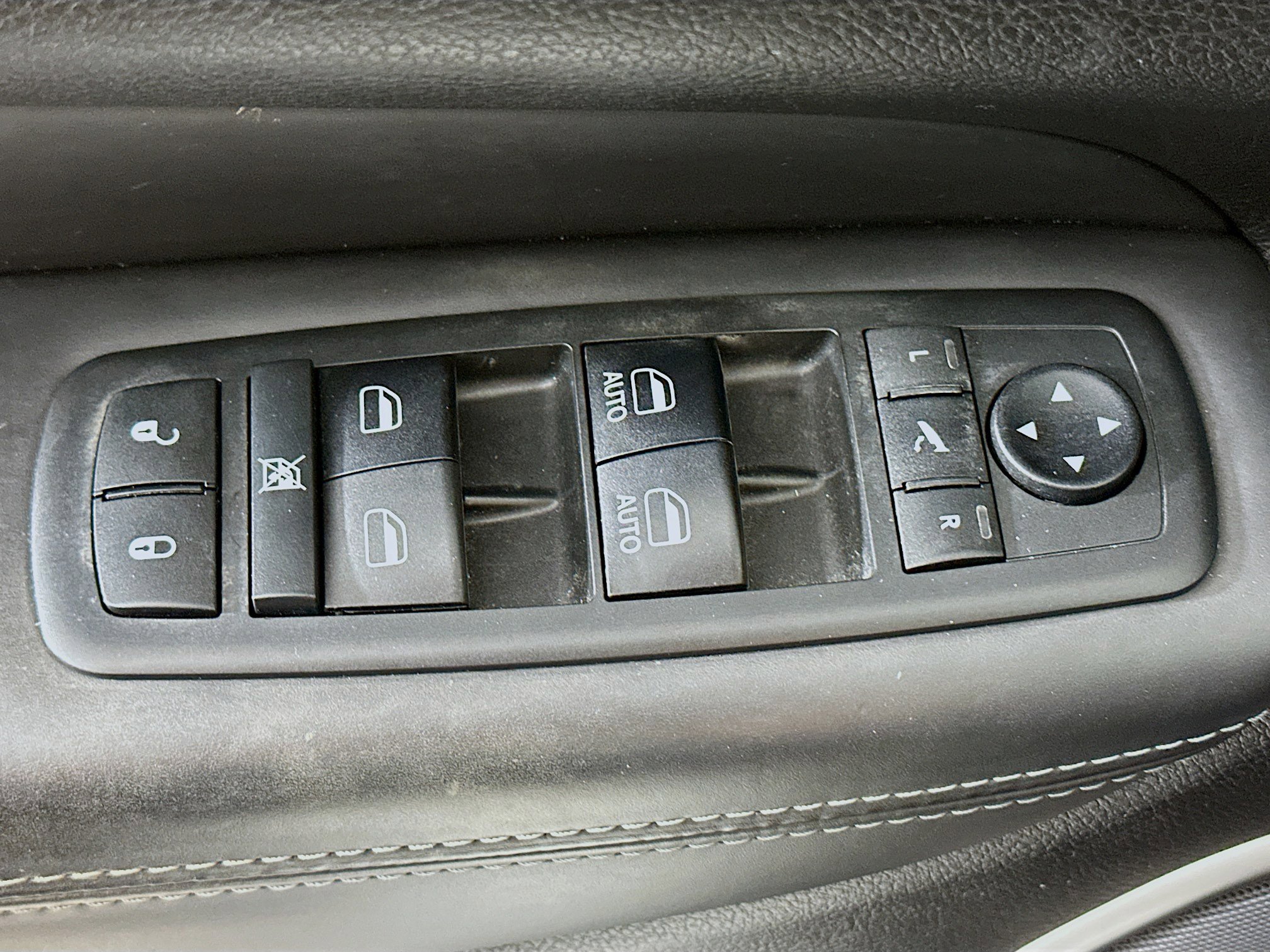 Used 2019 Jeep Grand Cherokee Overland image 15