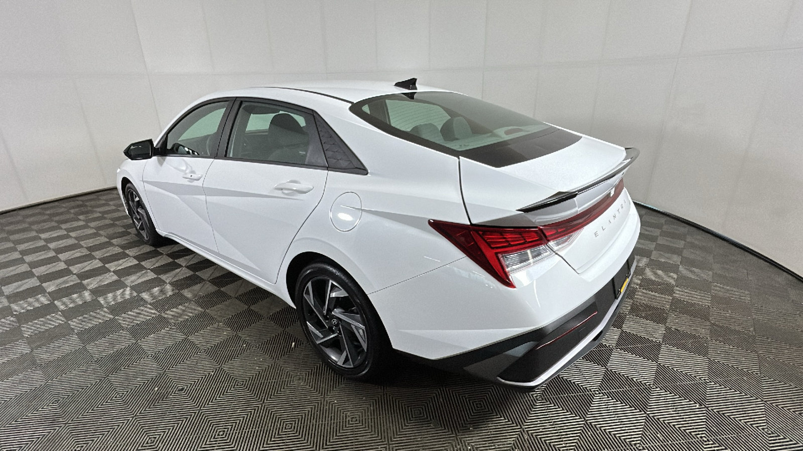 Used 2025 Hyundai Elantra SEL FWD image 5