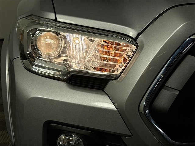 Certified 2021 Toyota Tacoma SR5 image 3