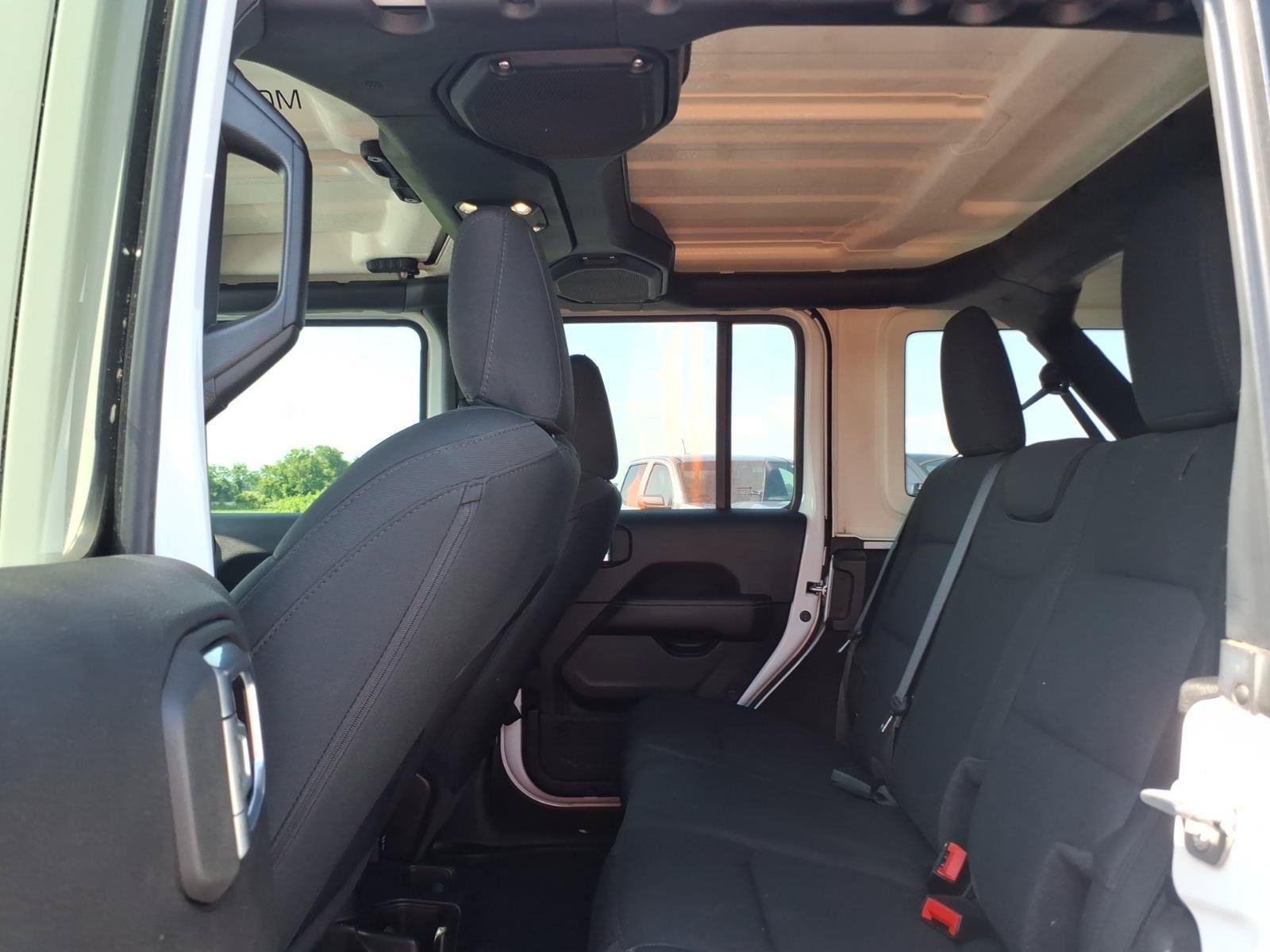 Used 2021 Jeep Wrangler Unlimited Sahara w/ Uconnect 4C Nav & Sound Group AWD/4WD image 12