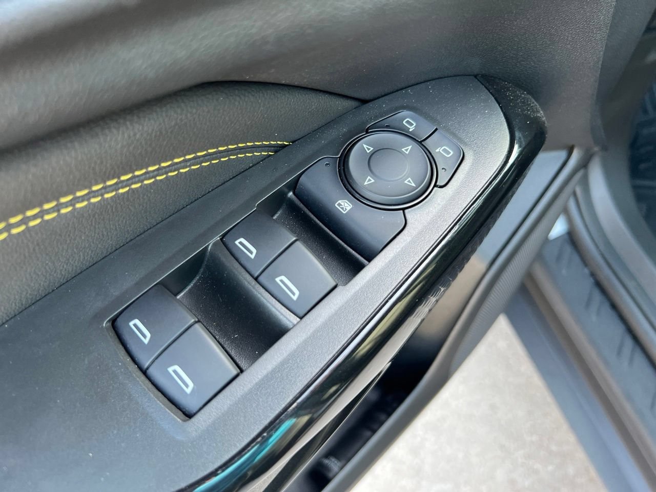Used 2025 Chevrolet Trax ACTIV w/ Sunroof Package FWD image 12