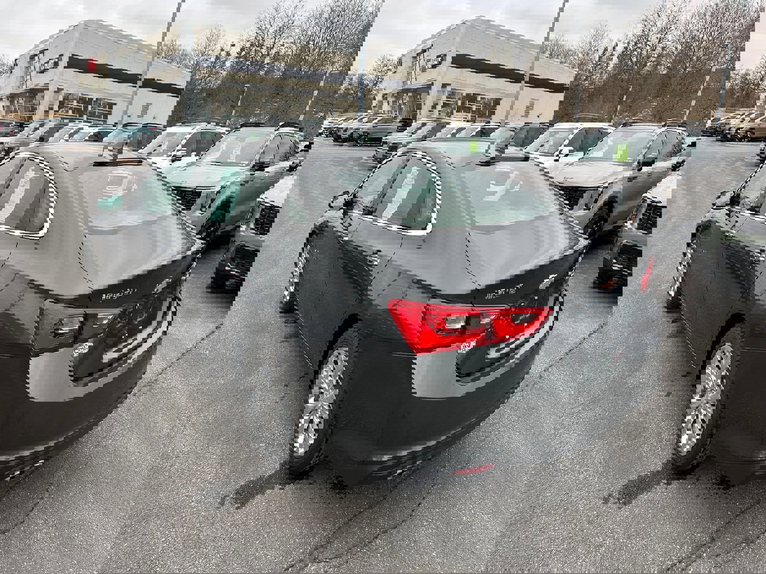 Used 2017 Chevrolet Malibu Premier FWD image 7