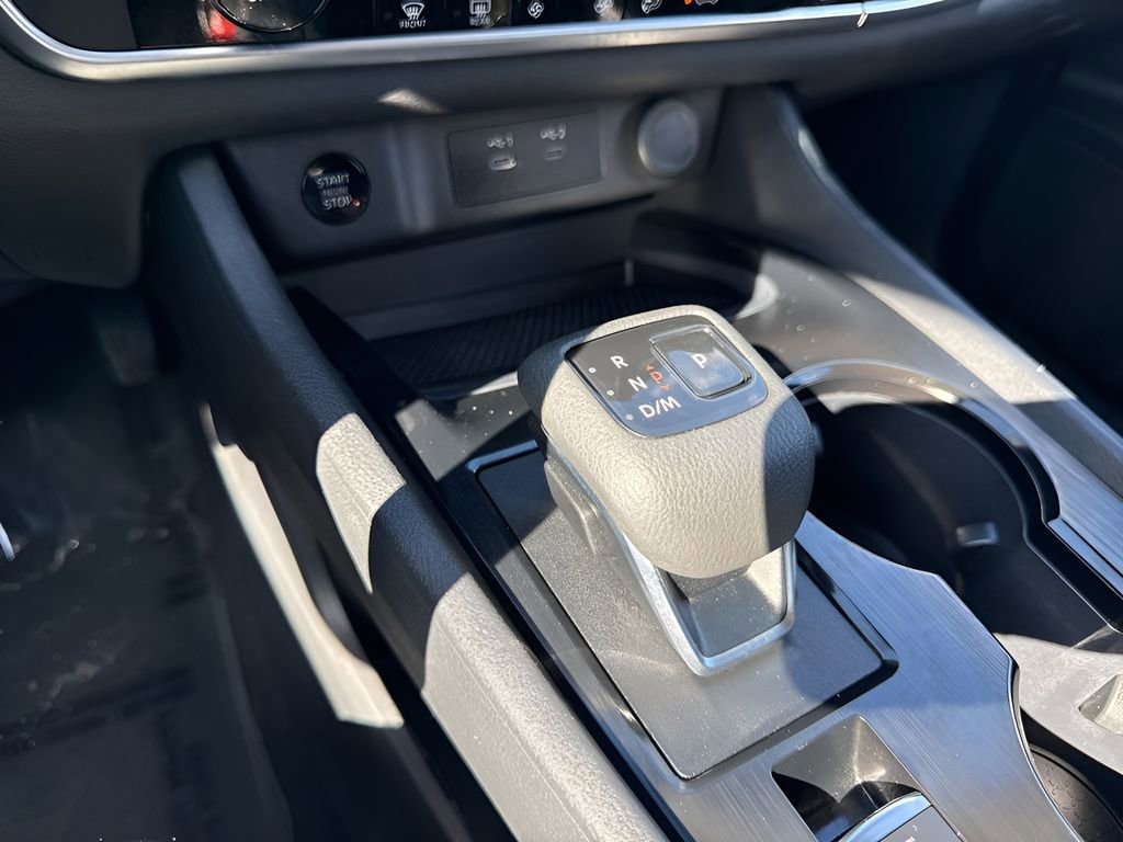 Used 2025 Nissan Rogue SV image 16