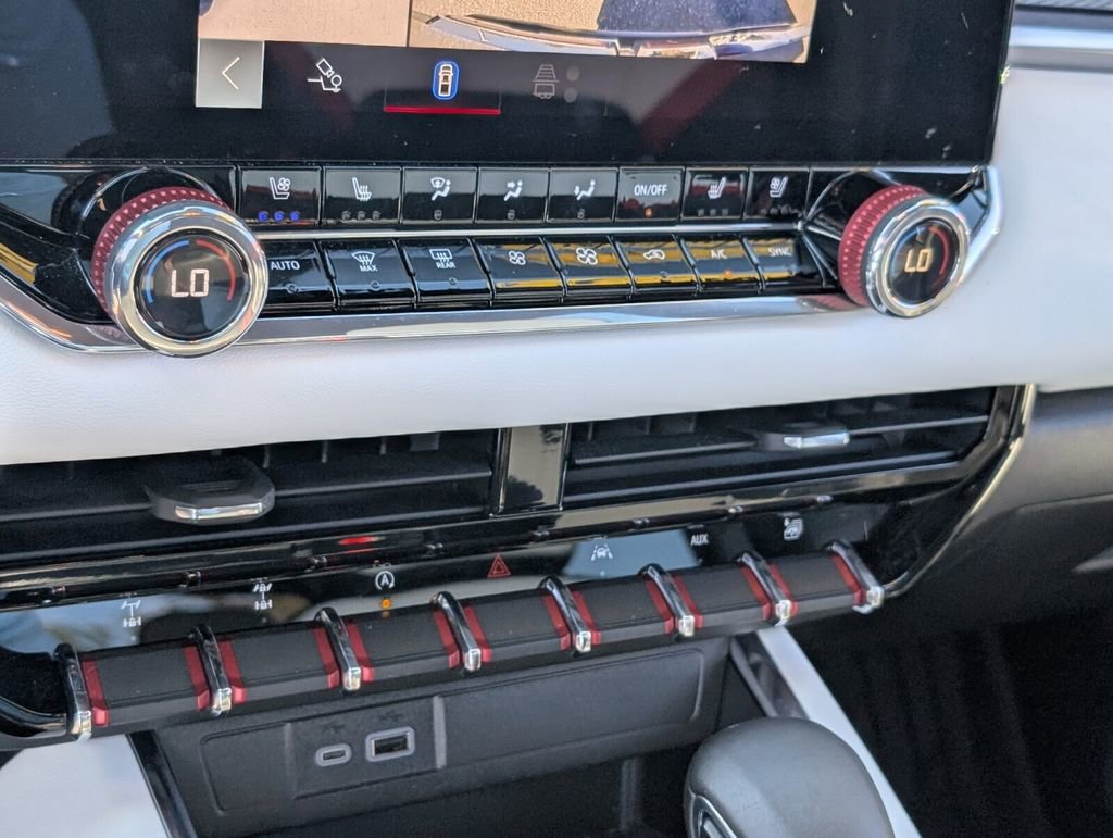 Used 2024 GMC Canyon AT4X image 25