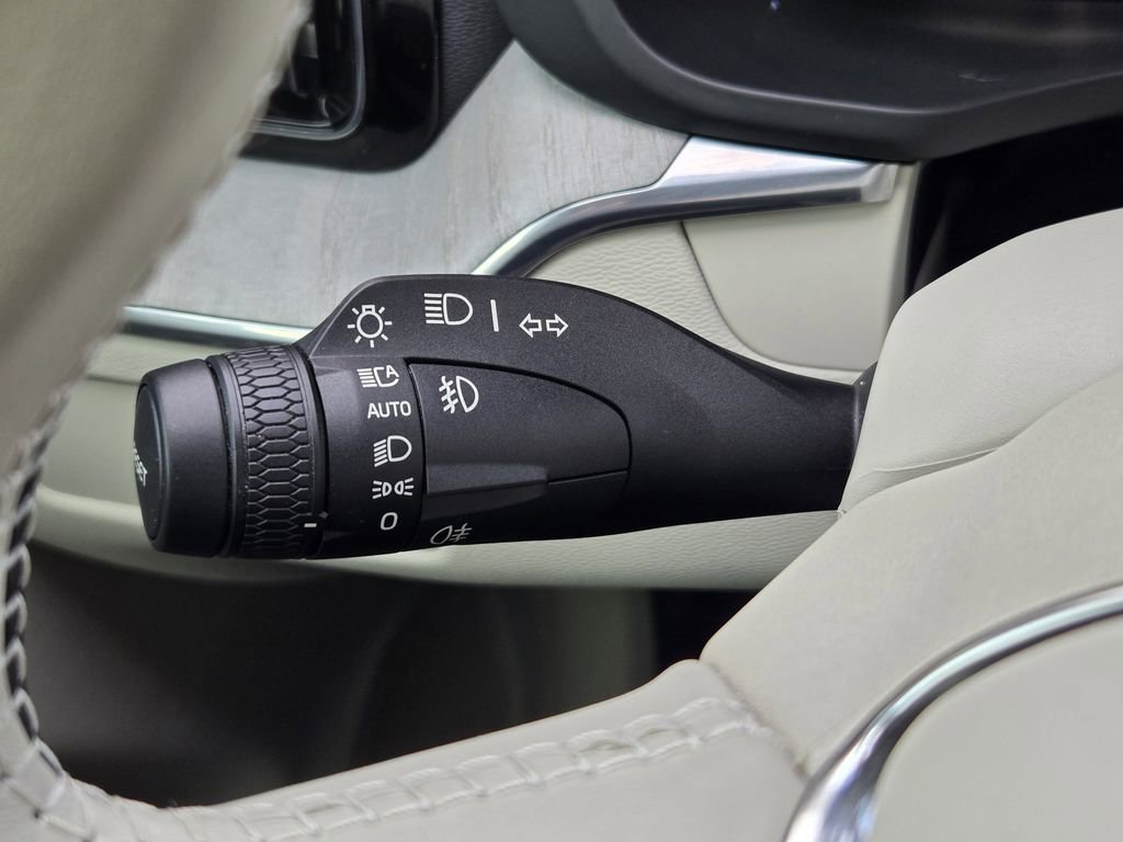 Used 2024 Volvo XC60 B5 Plus AWD/4WD image 27