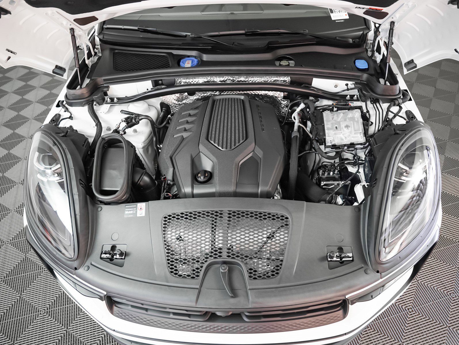 New 2026 Porsche Macan image 13