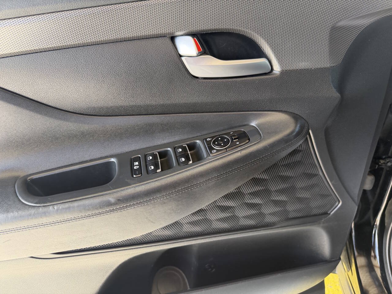 Used 2020 Hyundai Santa Fe SEL FWD image 25
