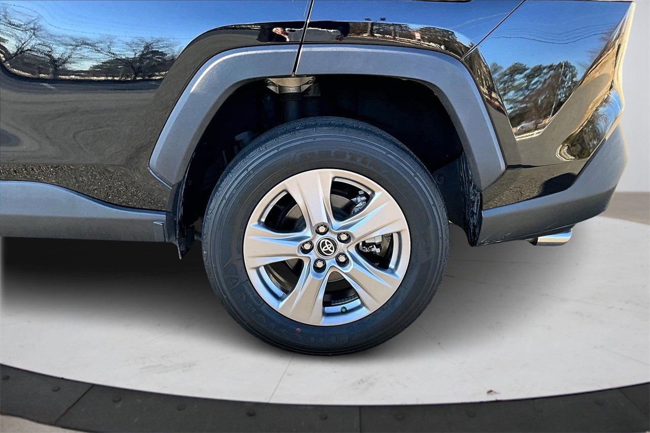 Used 2022 Toyota RAV4 XLE image 33