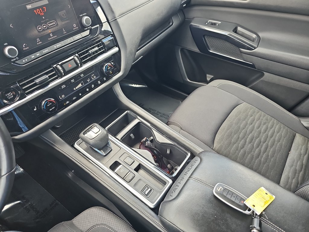 Used 2025 Nissan Pathfinder SV FWD image 24