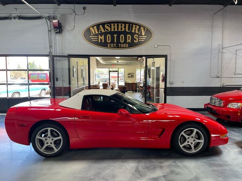 Used 2001 Chevrolet Corvette Convertible RWD image 9