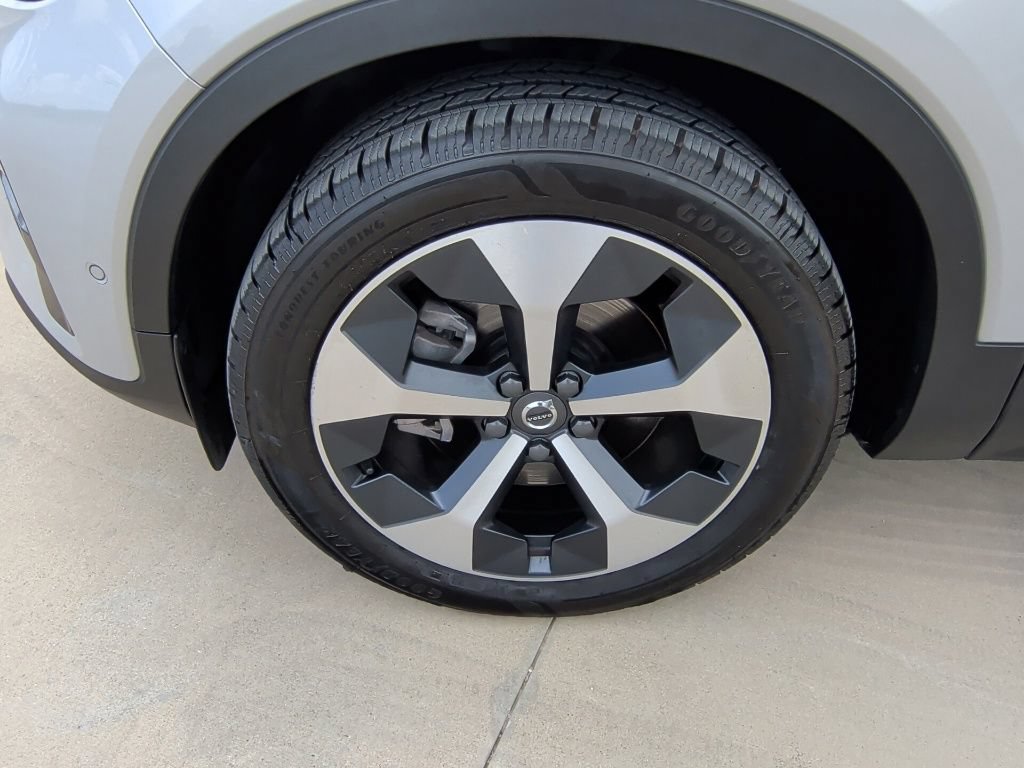Used 2025 Volvo XC40 B5 Plus AWD/4WD image 45