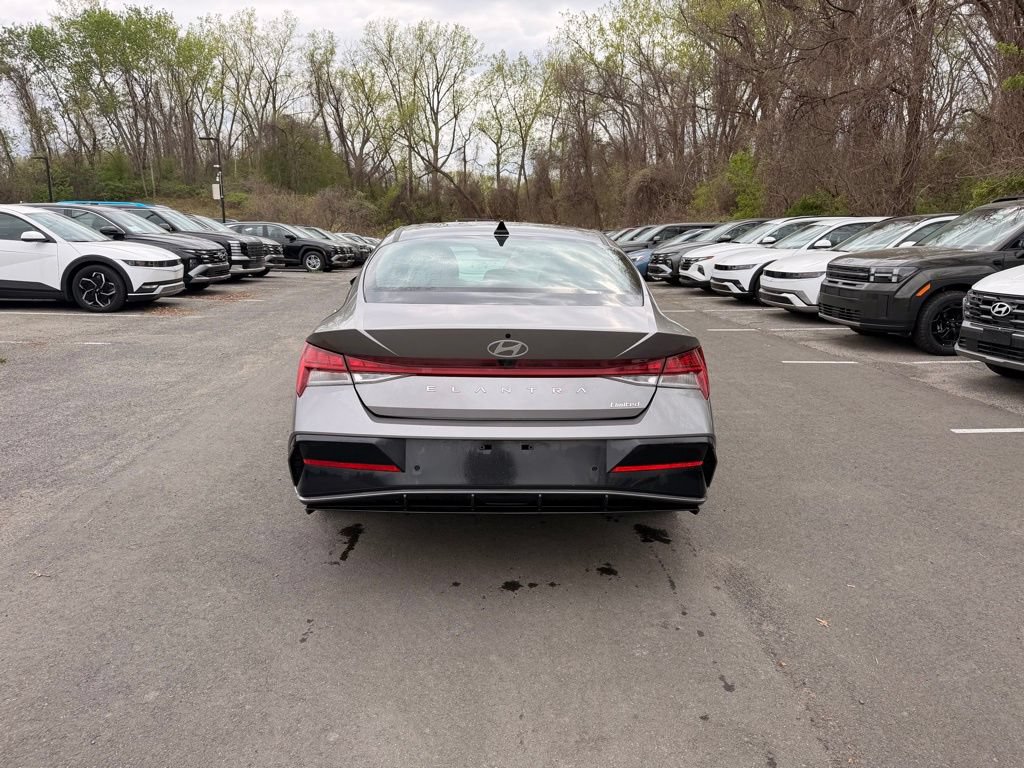 Used 2024 Hyundai Elantra Limited FWD image 4