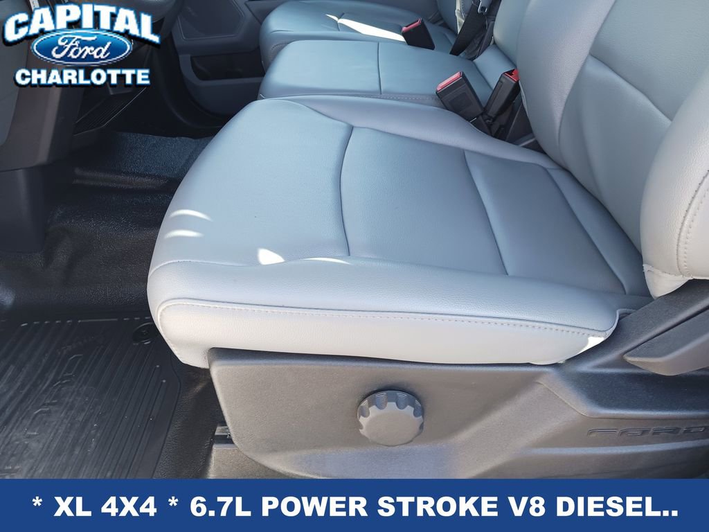 Used 2025 Ford F450 XL w/ XL Chrome Package image 17