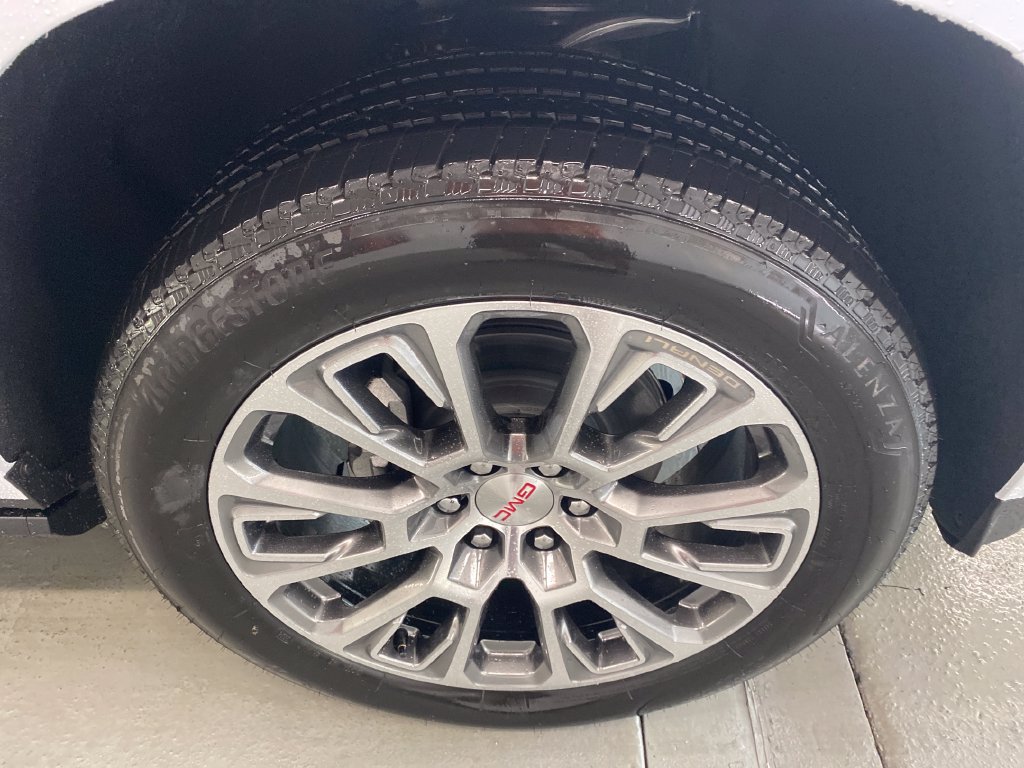 New 2026 GMC Yukon Denali w/ Denali Reserve Package AWD/4WD image 4