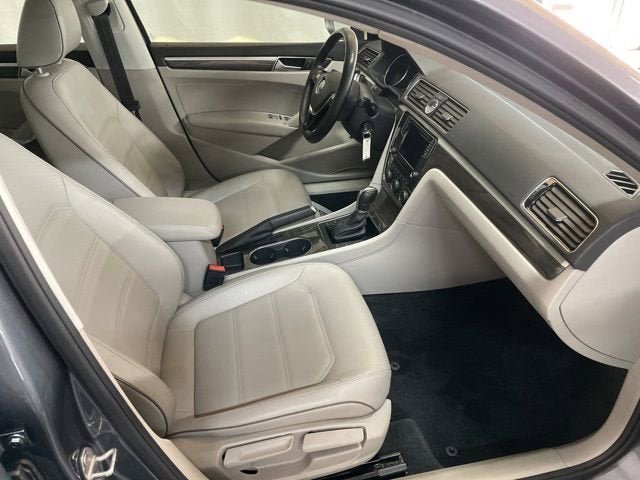 Used 2016 Volkswagen Passat 1.8T SE FWD image 5