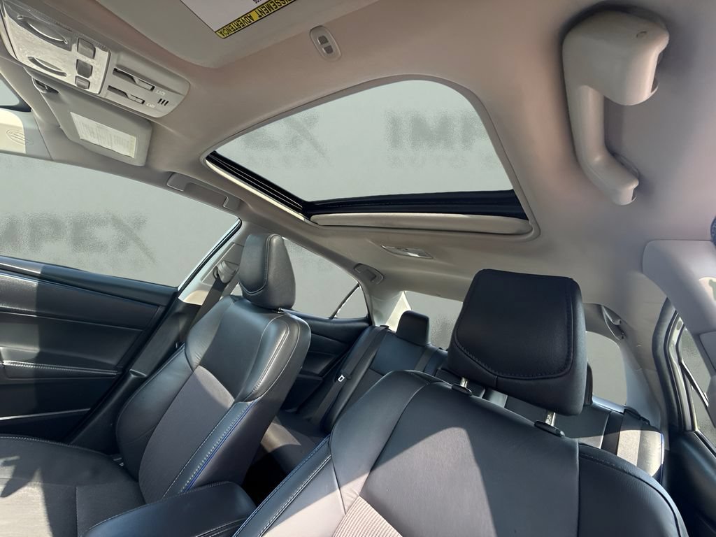 Used 2017 Toyota Corolla SE FWD image 6