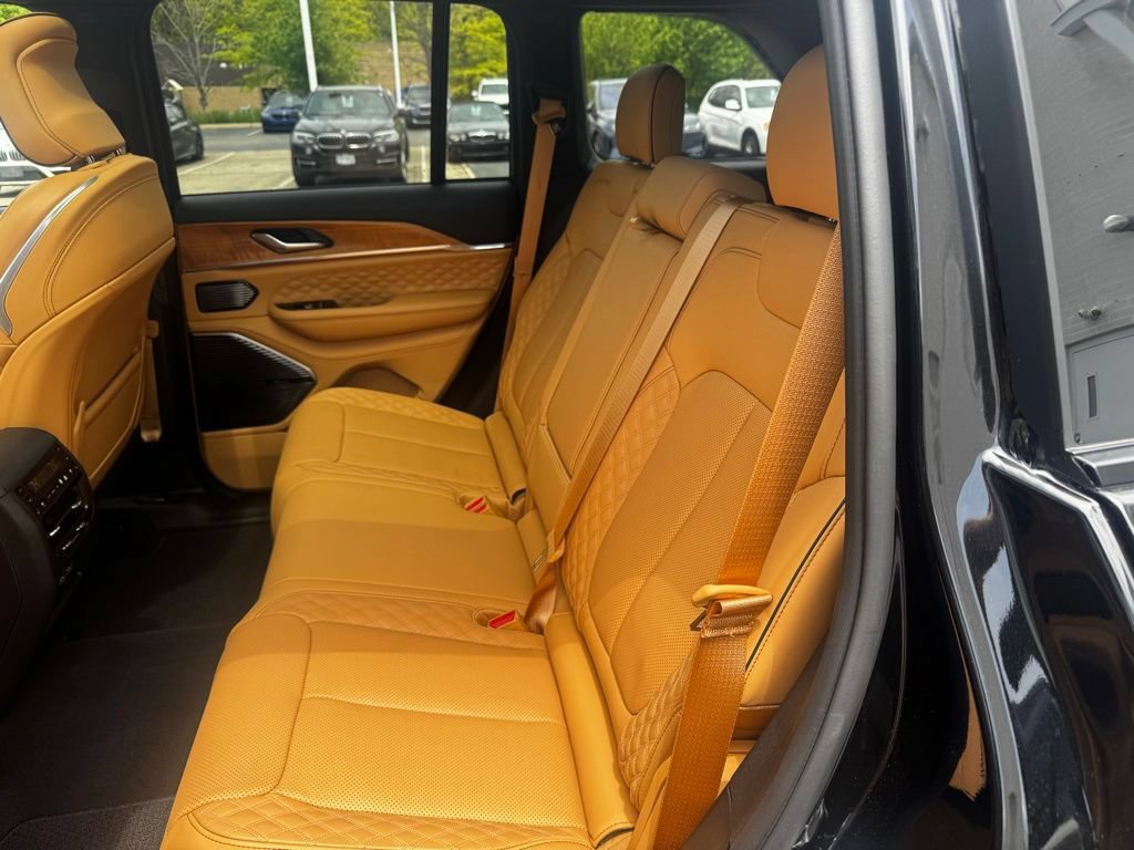 Used 2024 Jeep Grand Cherokee Summit AWD/4WD image 8