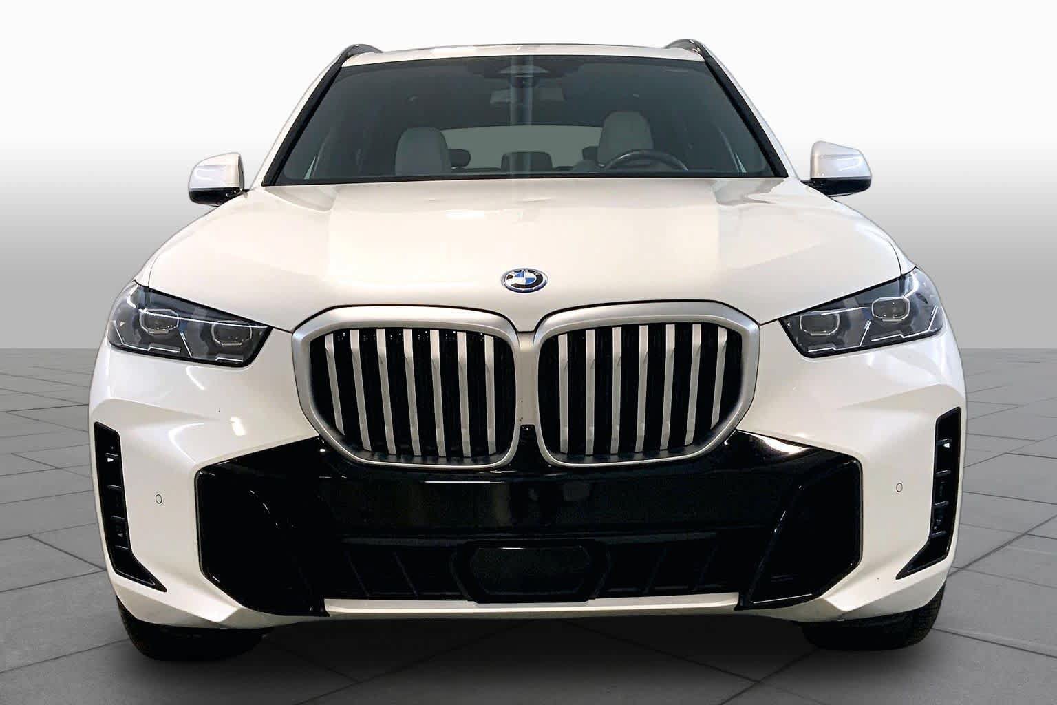 Certified 2024 BMW X5 xDrive50e w/ Executive Package AWD/4WD image 3