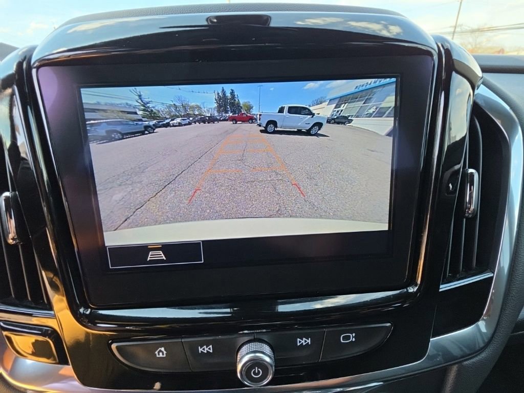 Used 2023 Chevrolet Traverse LT image 18