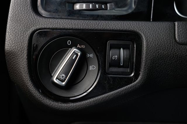 Used 2018 Volkswagen Golf R image 48