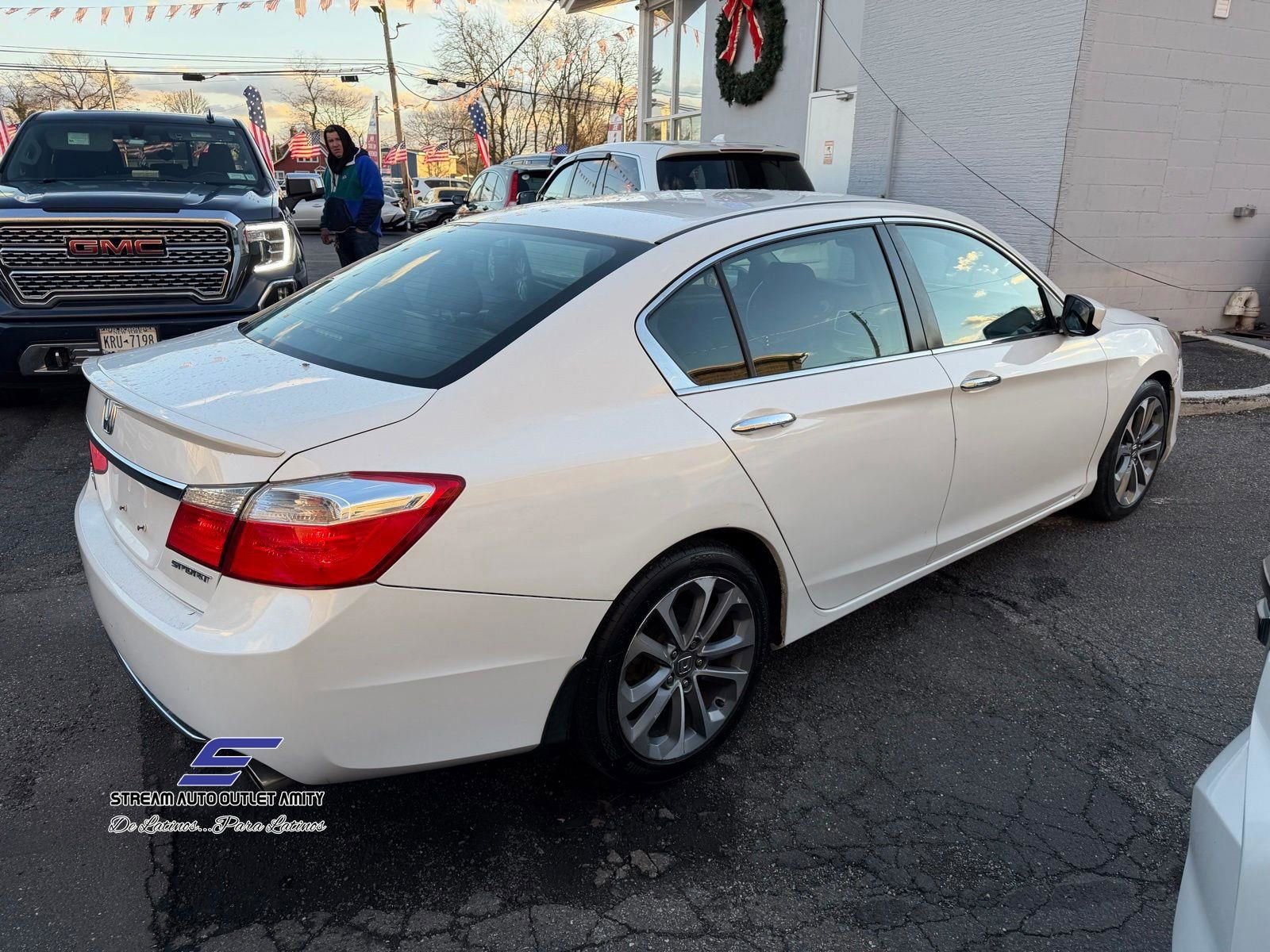 Used 2015 Honda Accord Sport image 11