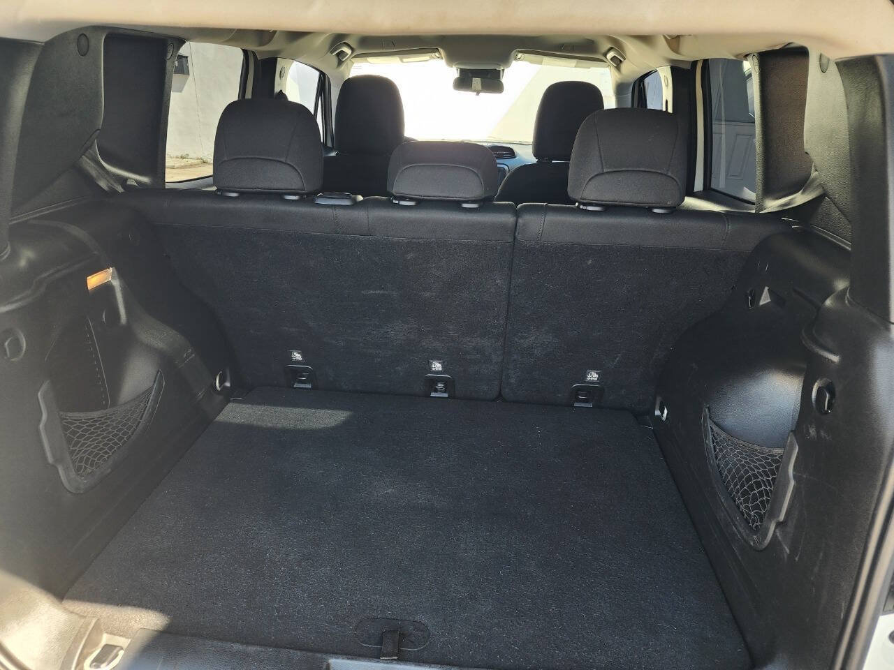 Used 2018 Jeep Renegade Latitude FWD image 14