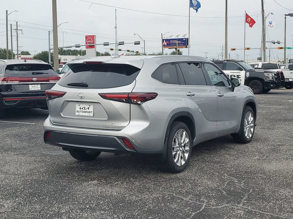 Used 2024 Toyota Highlander Limited AWD/4WD image 4