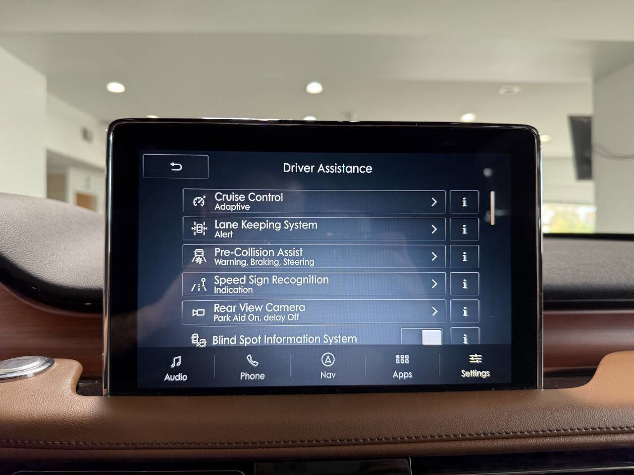 Used 2020 Lincoln Aviator Reserve w/ Equipment Group 202A image 17