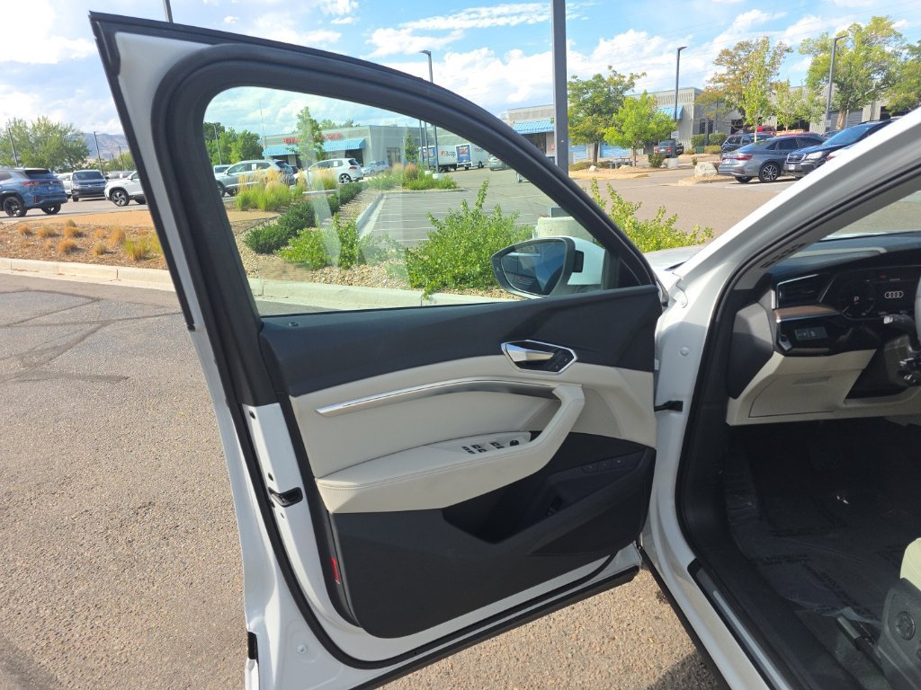 Used 2024 Audi Q8 e-tron Premium AWD/4WD image 9