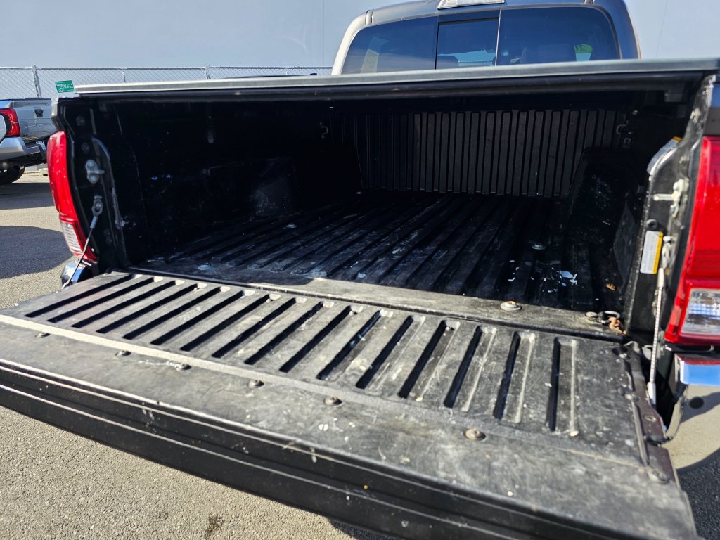 Used 2019 Toyota Tacoma SR5 AWD/4WD image 14