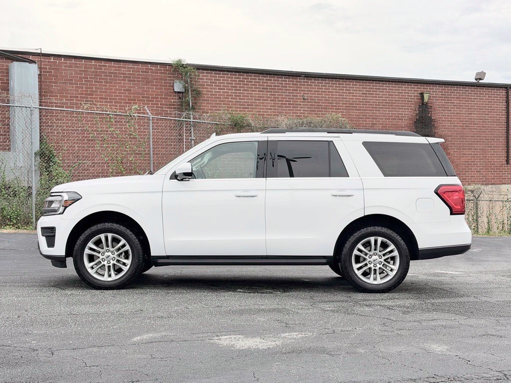 Used 2024 Ford Expedition XLT AWD/4WD image 2