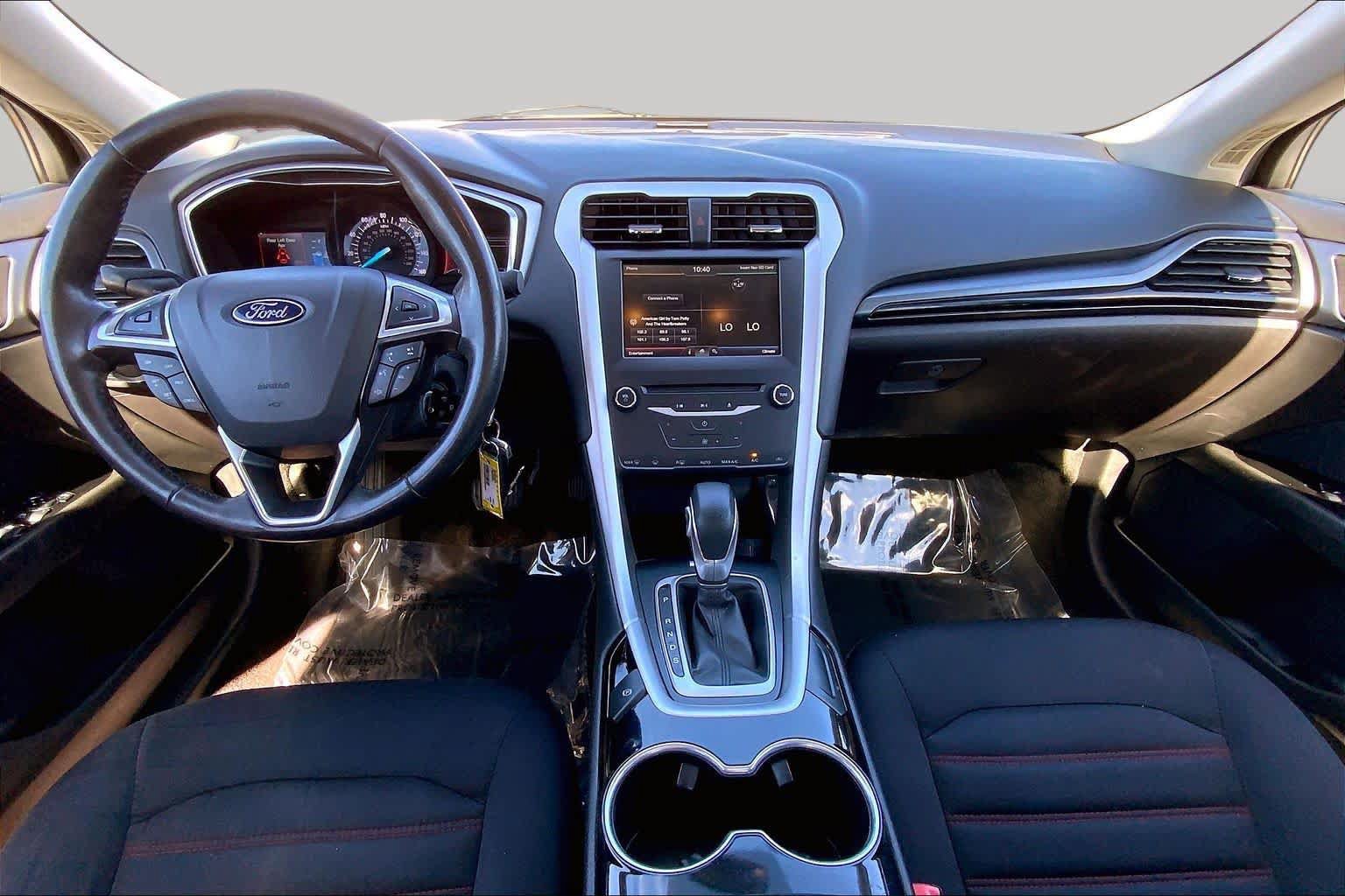 Used 2015 Ford Fusion SE FWD image 15