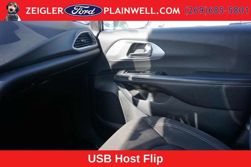 Used 2020 Chrysler Pacifica Touring w/ Advanced Safetytec Group FWD image 35