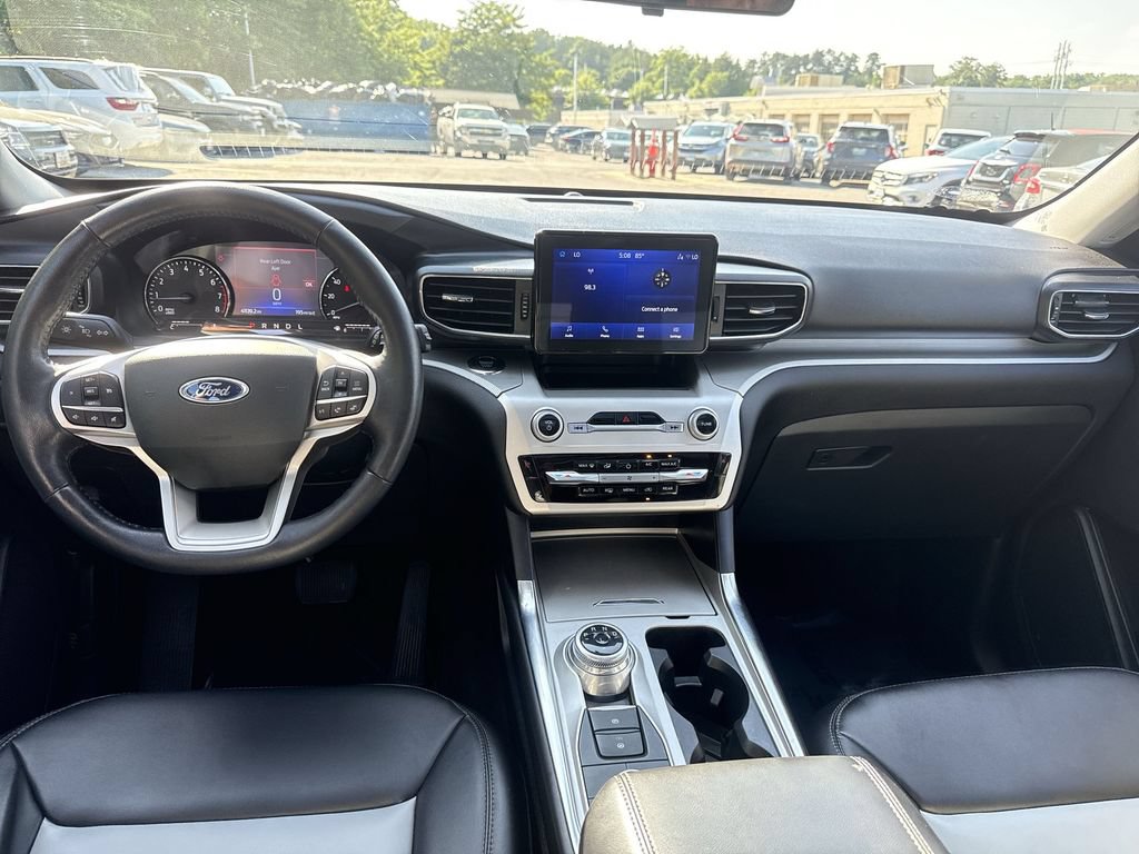 Used 2022 Ford Explorer XLT w/ Equipment Group 202A AWD/4WD image 30