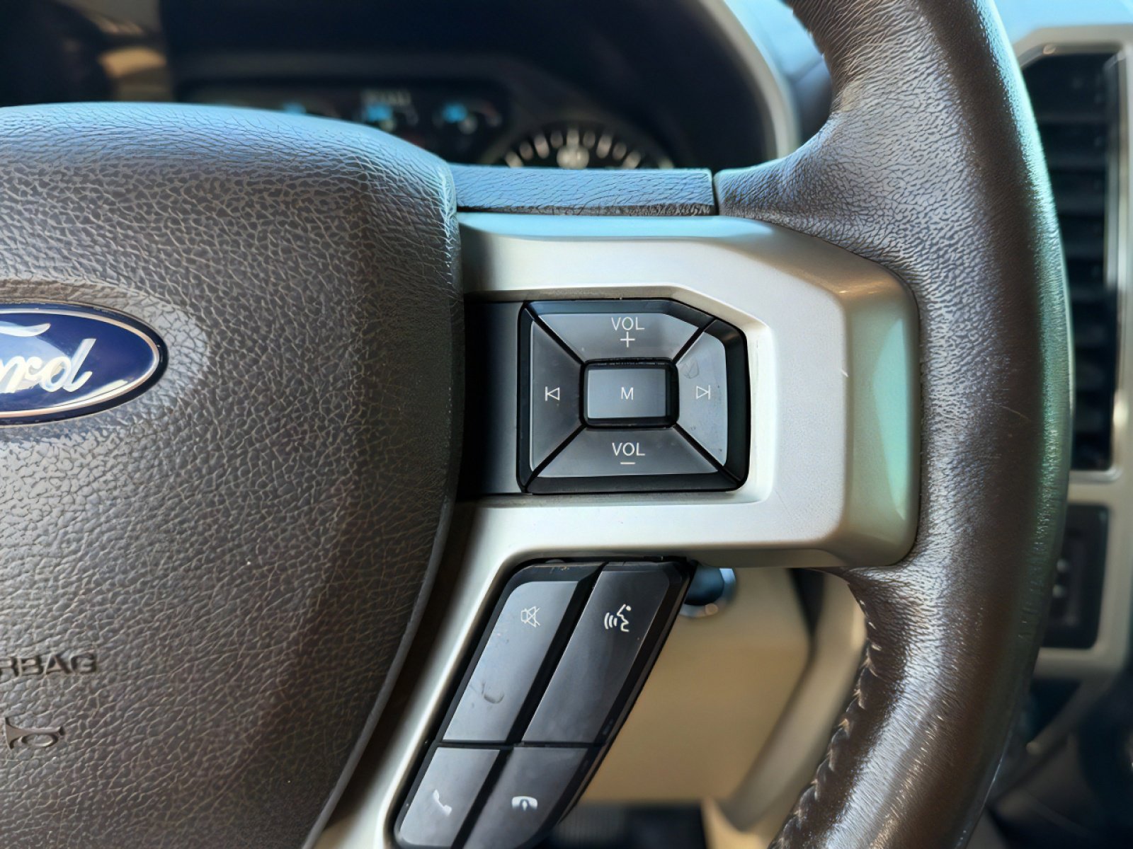 Used 2019 Ford F150 Lariat w/ Equipment Group 501A Mid image 32