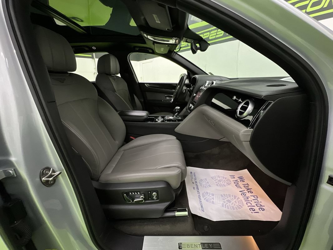 Used 2018 Bentley Bentayga AWD/4WD image 29