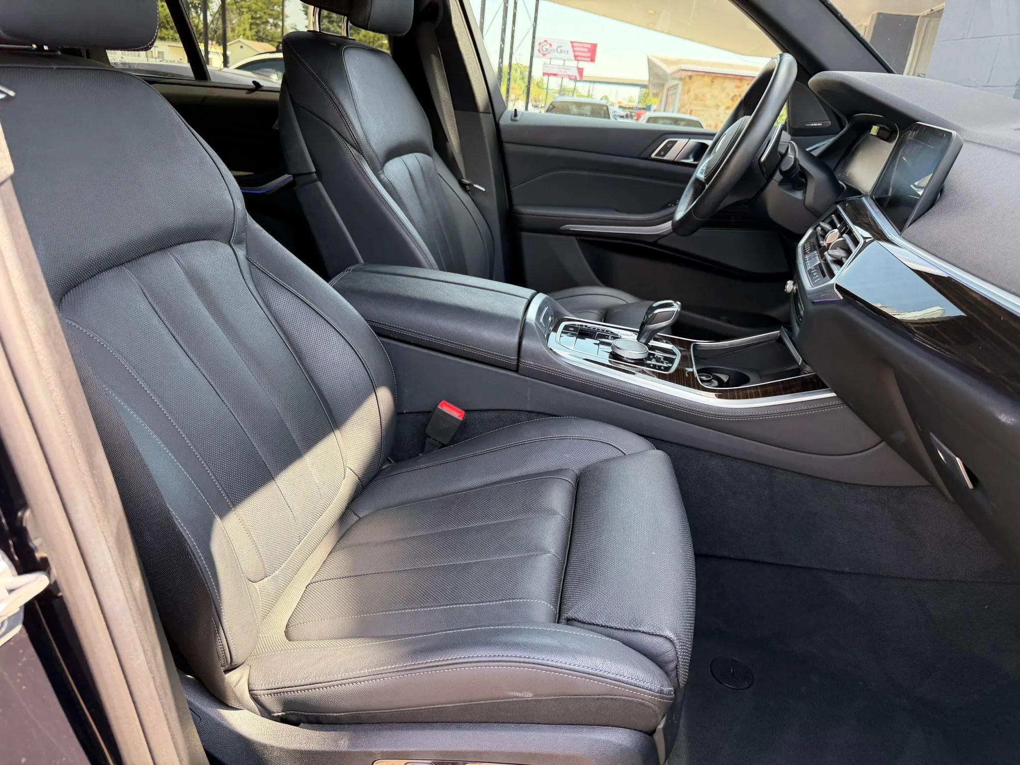 Used 2019 BMW X5 xDrive40i w/ M Sport Package AWD/4WD image 13