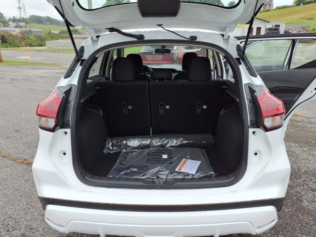 New 2025 Nissan Kicks Play S FWD image 14