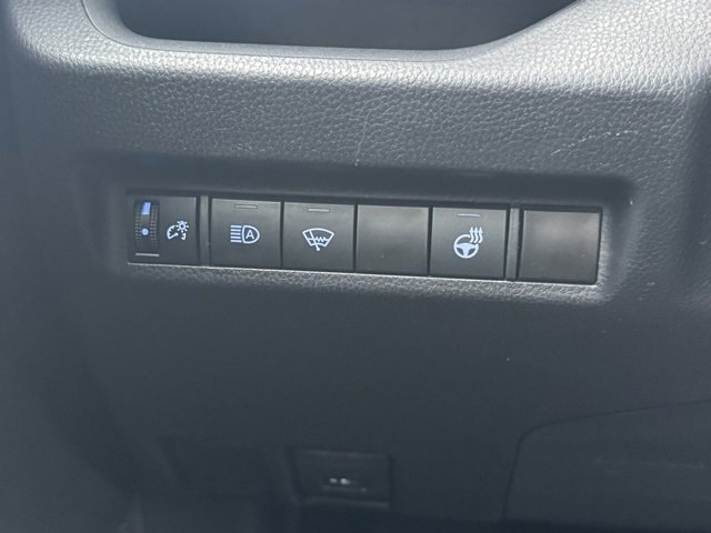 Used 2022 Toyota RAV4 XLE image 27