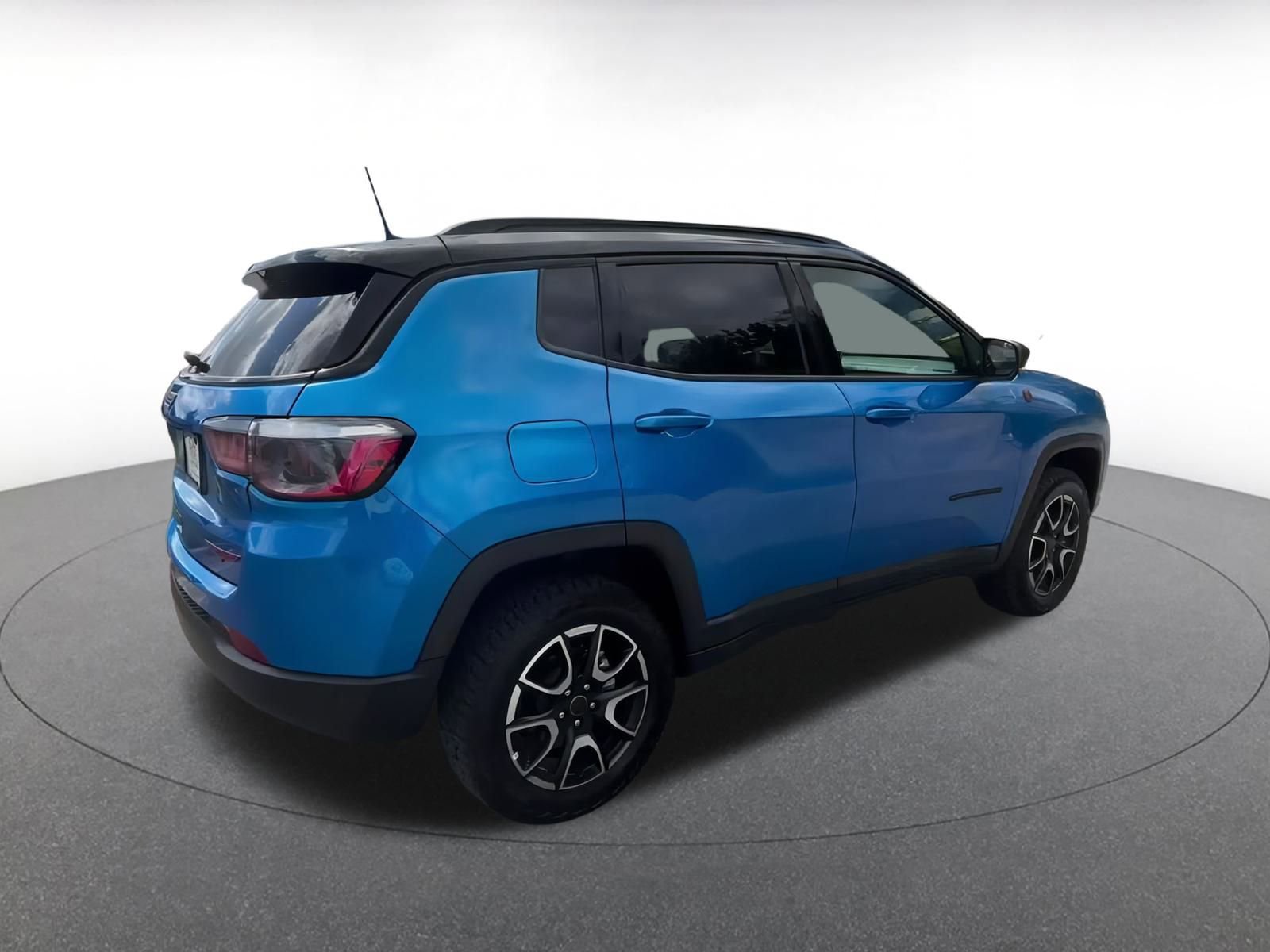 Used 2025 Jeep Compass Trailhawk image 15