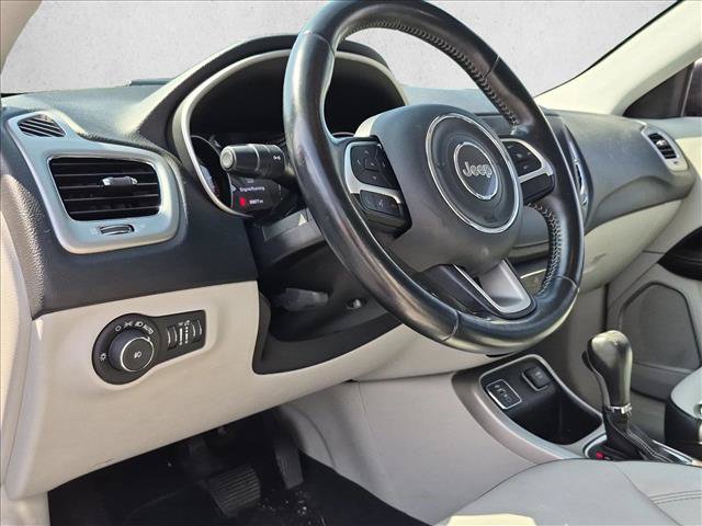 Used 2019 Jeep Compass Latitude FWD image 9
