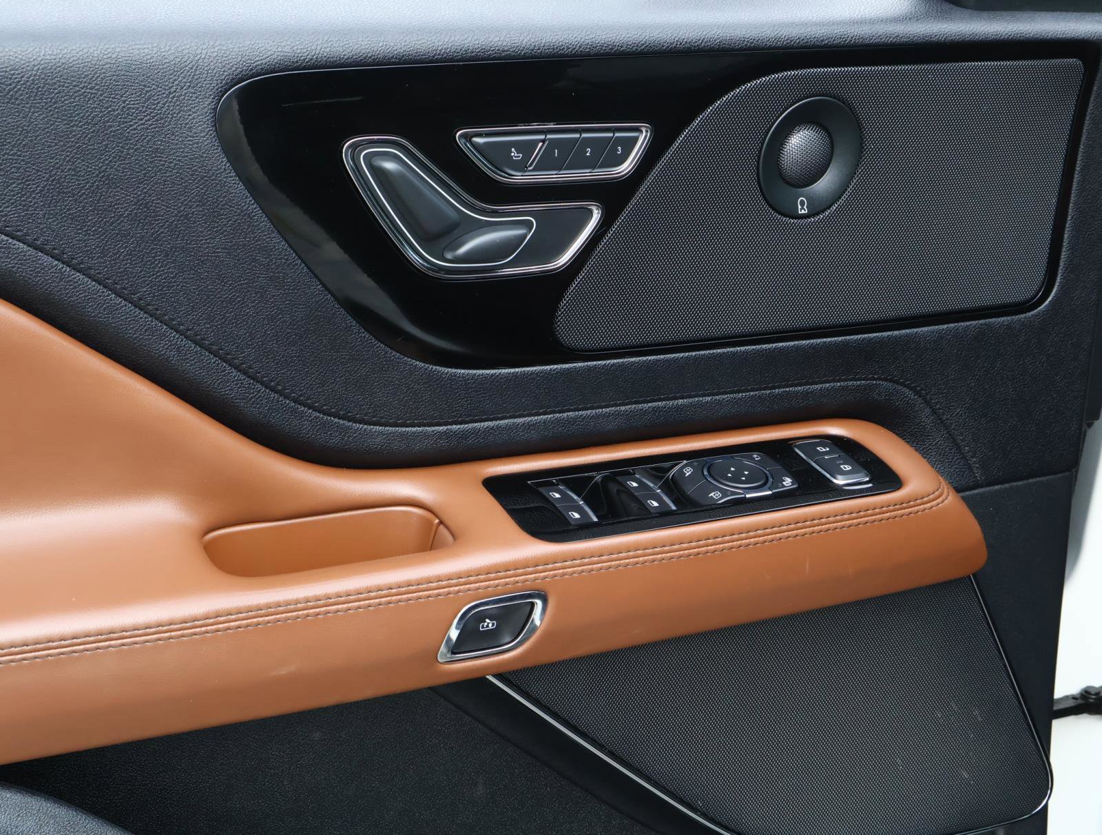 Used 2022 Lincoln Aviator Reserve w/ Elements Package Plus image 17